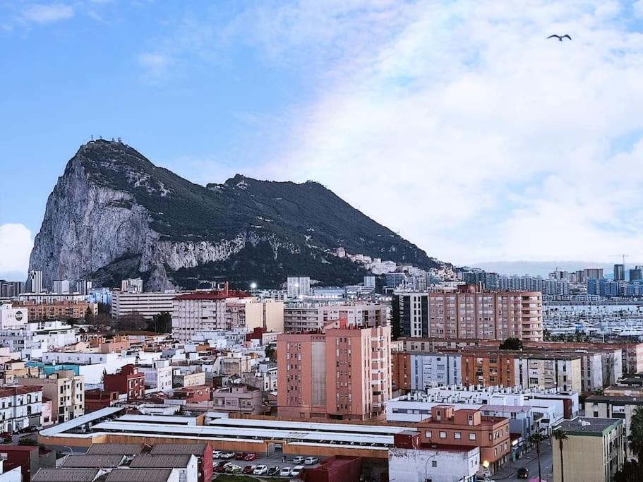 Fabulous Penthouse Apartment La Linea de la Concepcion Exterior photo