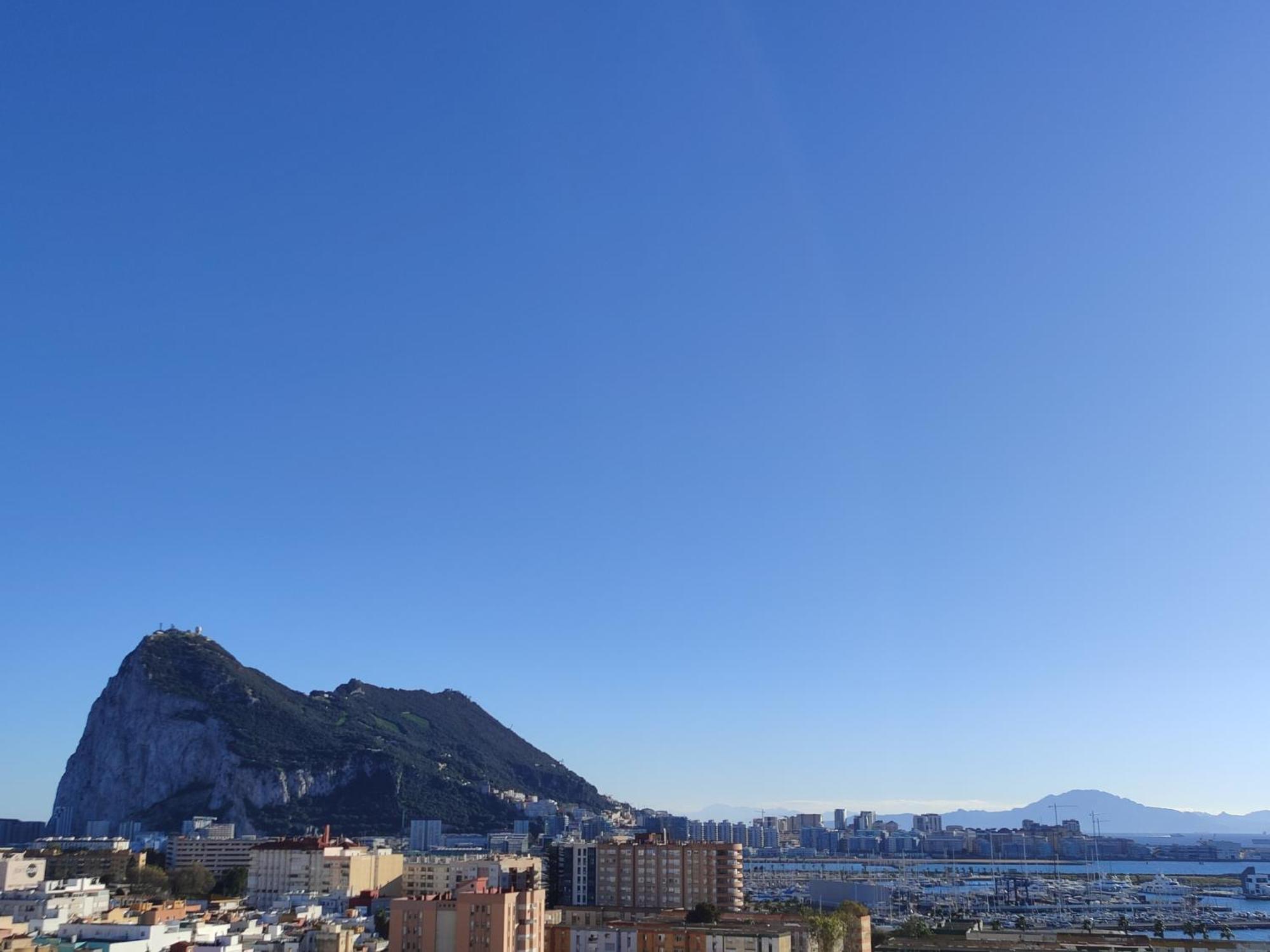 Fabulous Penthouse Apartment La Linea de la Concepcion Exterior photo